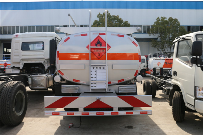 國(guó)五東風(fēng)5噸小型加油車 國(guó)五東風(fēng)5噸小型加油車