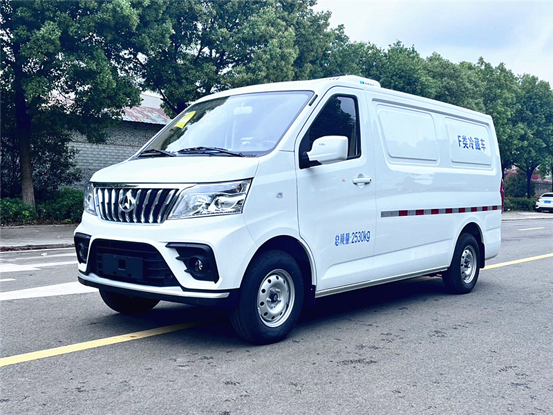 長(zhǎng)安睿行M80面包冷藏車