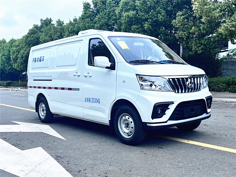 長(zhǎng)安睿行M80面包冷藏車