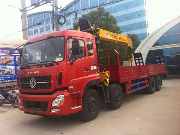 東風前四后八8.5米隨車吊