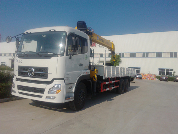 東風天龍后八輪8.5米隨車吊