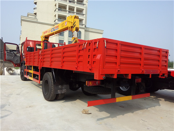 國(guó)五東風(fēng)玉虎6.3噸隨車吊