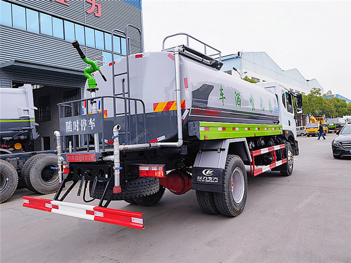 東風(fēng)多利卡D9灑水車(chē) 東風(fēng)多利卡D9灑水車(chē)