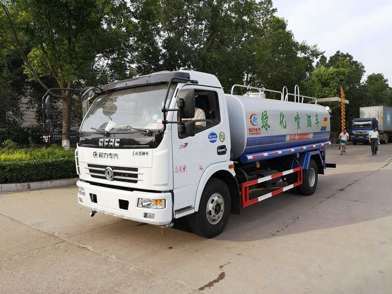 東風8-9噸灑水車