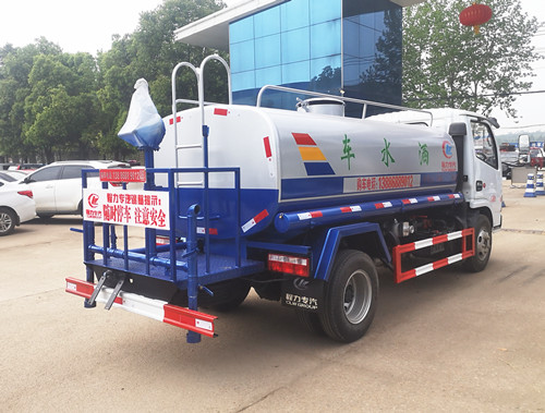 東風多利卡D6灑水車