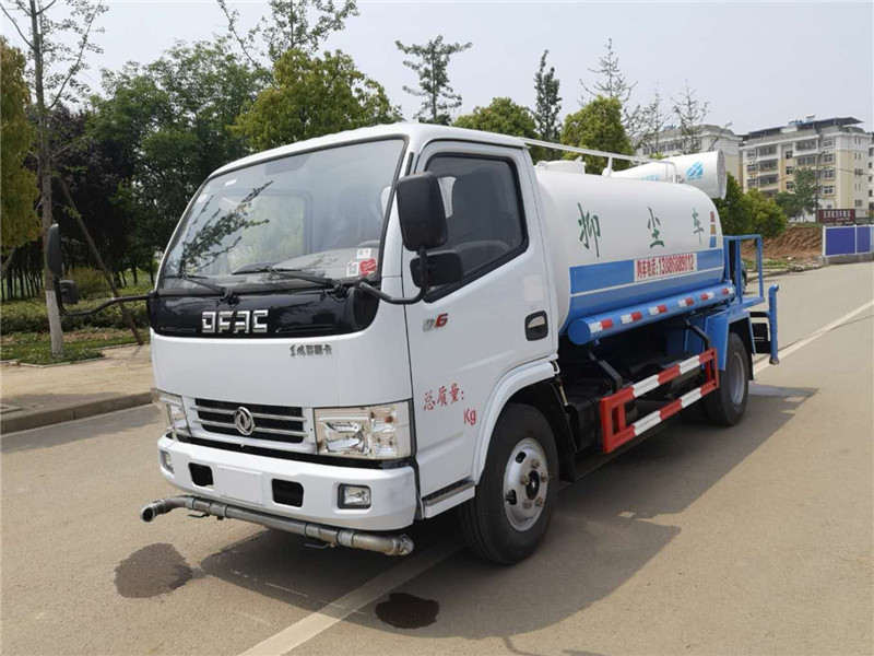 東風(fēng)多利卡藍(lán)牌霧炮車