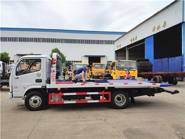 東風多利卡藍牌一拖二清障車