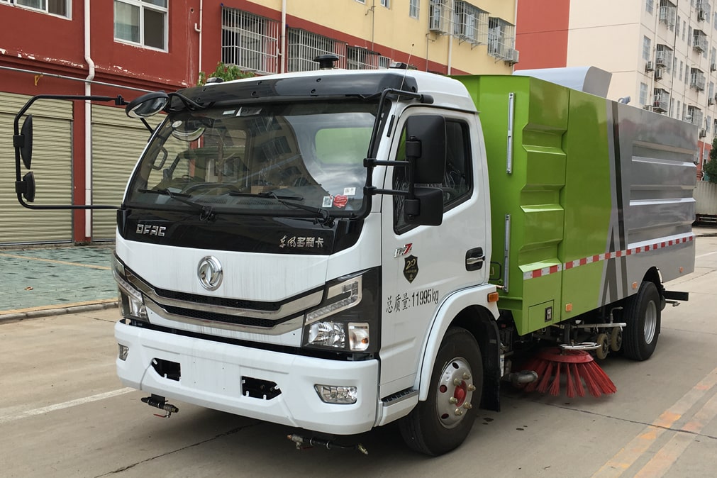 國(guó)六東風(fēng)5噸洗掃車配置，東風(fēng)多利卡D7洗掃車預(yù)售價(jià)多少