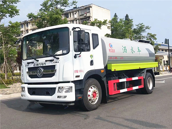 新款東風(fēng)多利卡D9灑水車(chē)