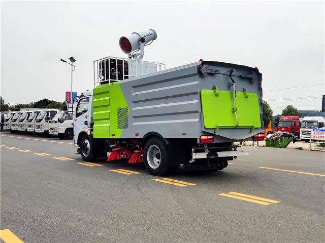 東風福瑞卡8方掃路車