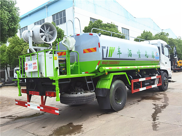 東風天錦灑水霧炮車