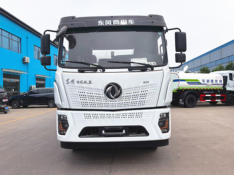 東風(fēng)新款專底D3灑水車(chē)