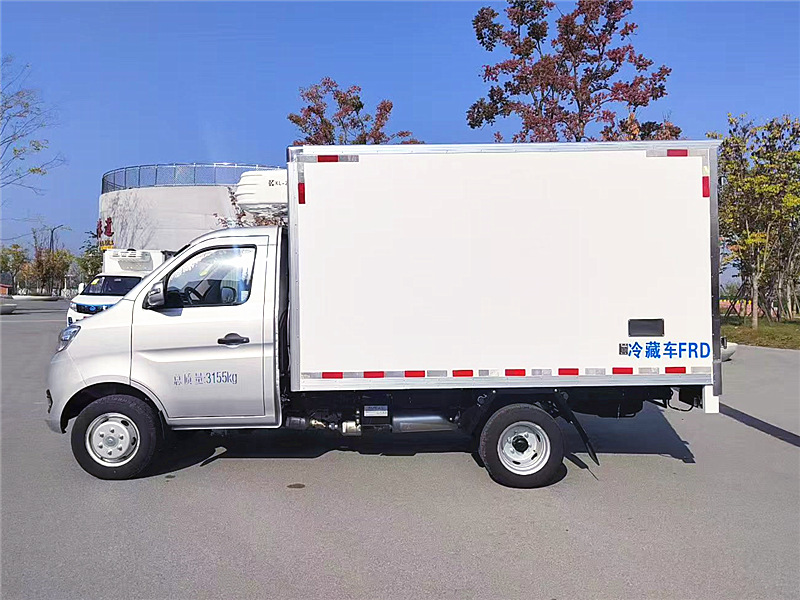 長安跨越X1后雙輪冷藏車