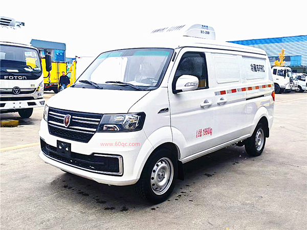 金杯新海獅面包冷藏車